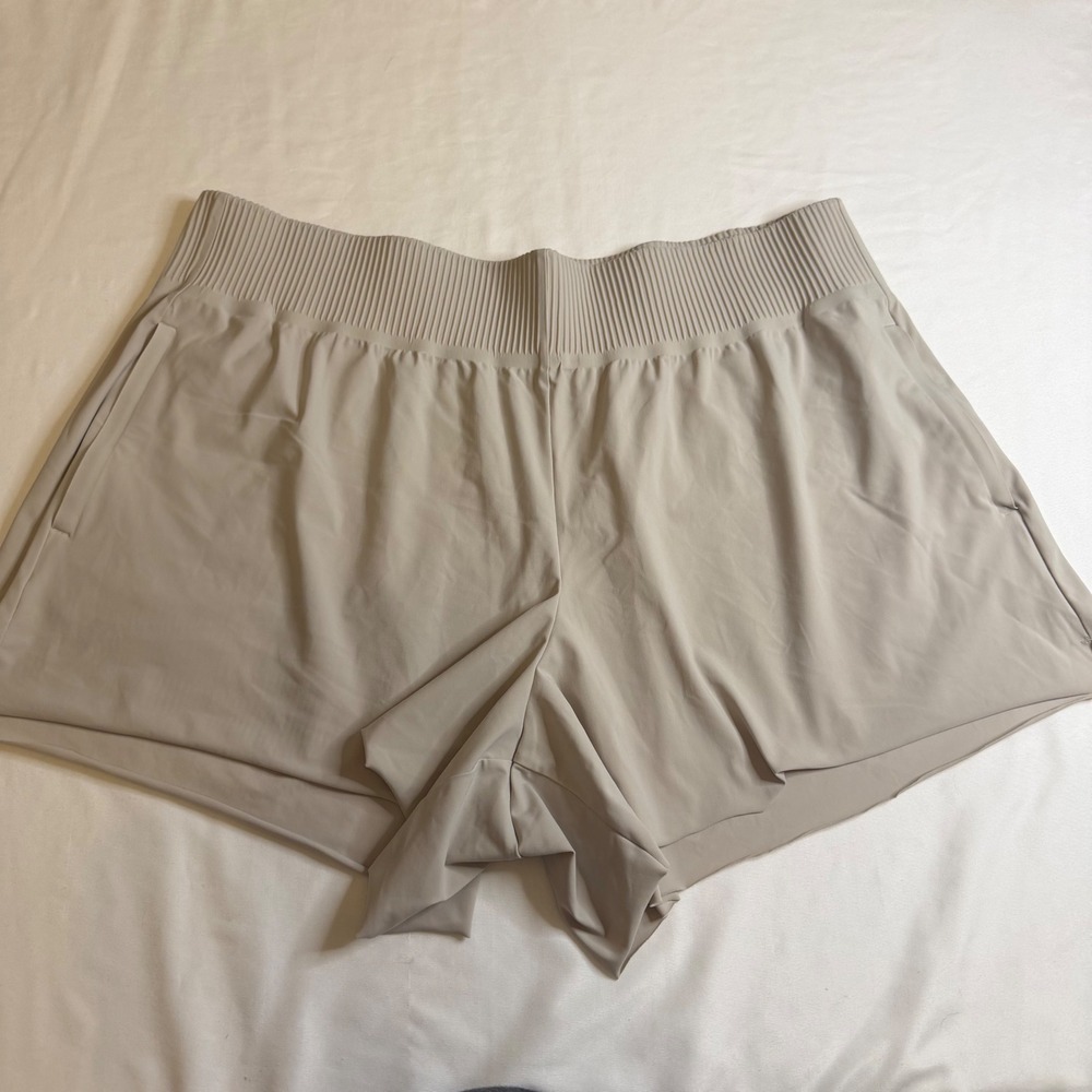 Athleta Cosmic Flutter Short XL Beige Tan Ribbed Waist Athletic Gym Pockets